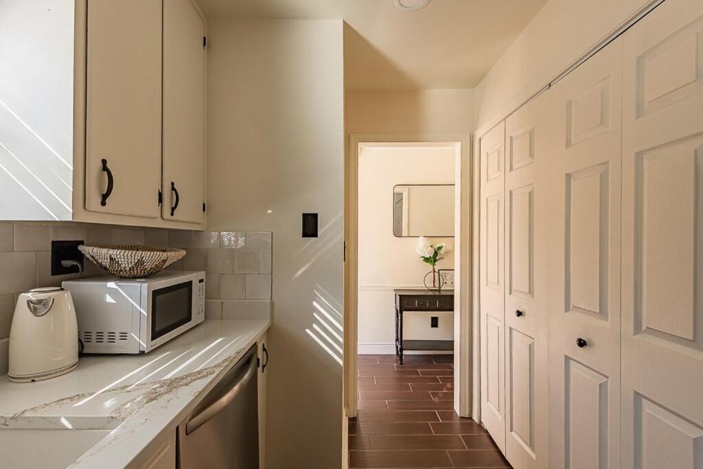 Cozy Townhome Retreat With King Bed Near I-10, Capitol, Fsu & Famu タラハシー エクステリア 写真