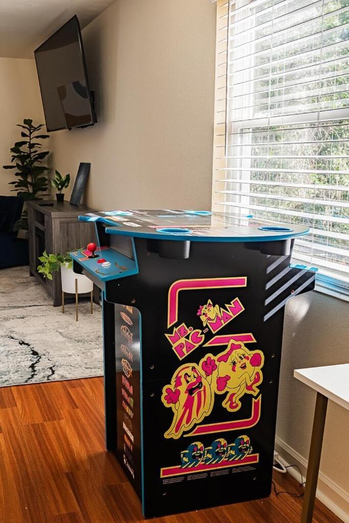 Cozy Townhome Retreat With King Bed Near I-10, Capitol, Fsu & Famu タラハシー エクステリア 写真