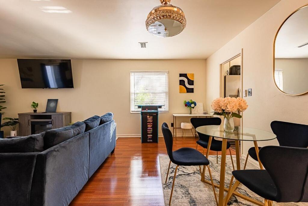 Cozy Townhome Retreat With King Bed Near I-10, Capitol, Fsu & Famu タラハシー エクステリア 写真